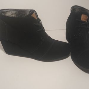 Tom's Wedge Boots sz 9 Womens